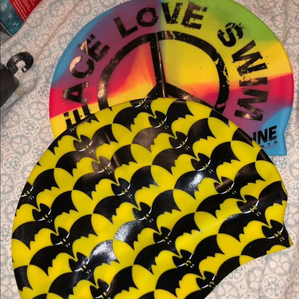 2 swim caps !
